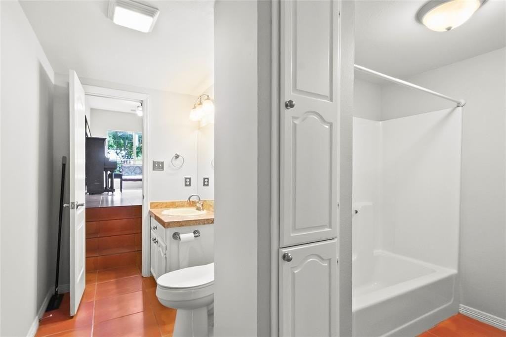 4020 Mediterranean Street - Photo 6 of 29