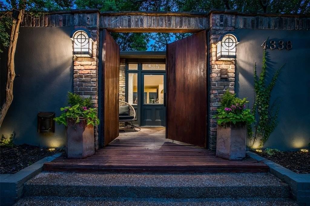 4338 Travis St - Photo 2 of 17