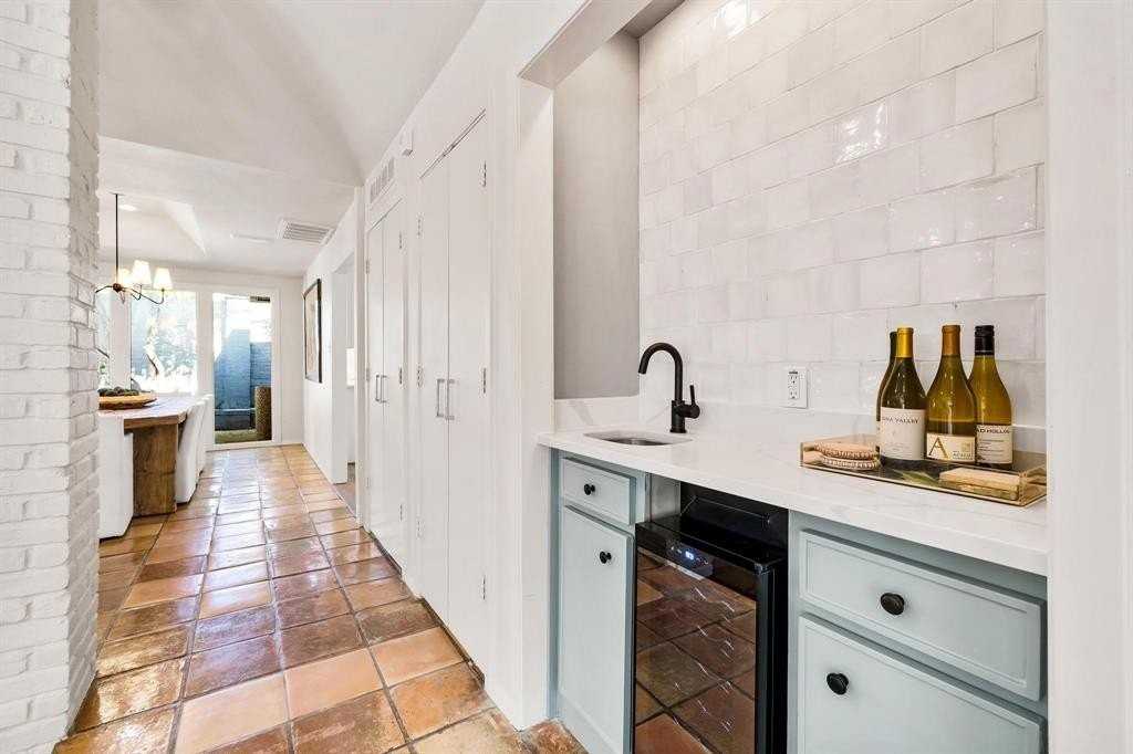 4338 Travis St - Photo 7 of 17