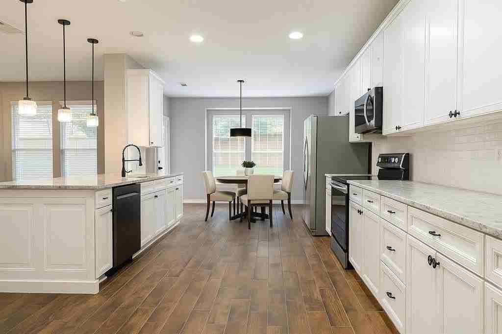 16033 Alvarado Dr - Photo 5 of 14