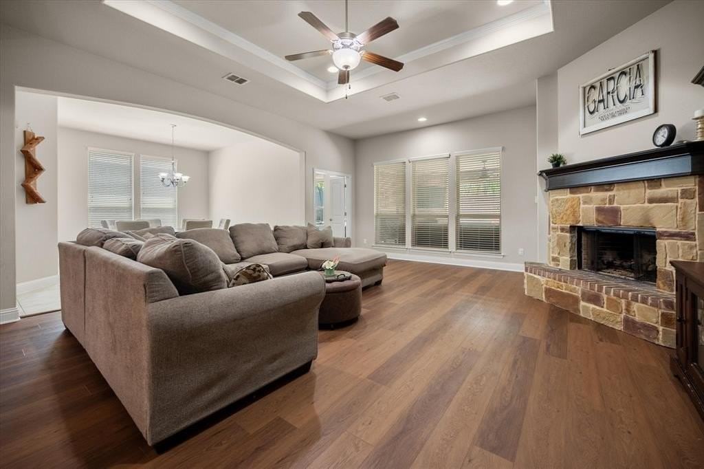 909 Thistle Hill Trl - Photo 3 of 21