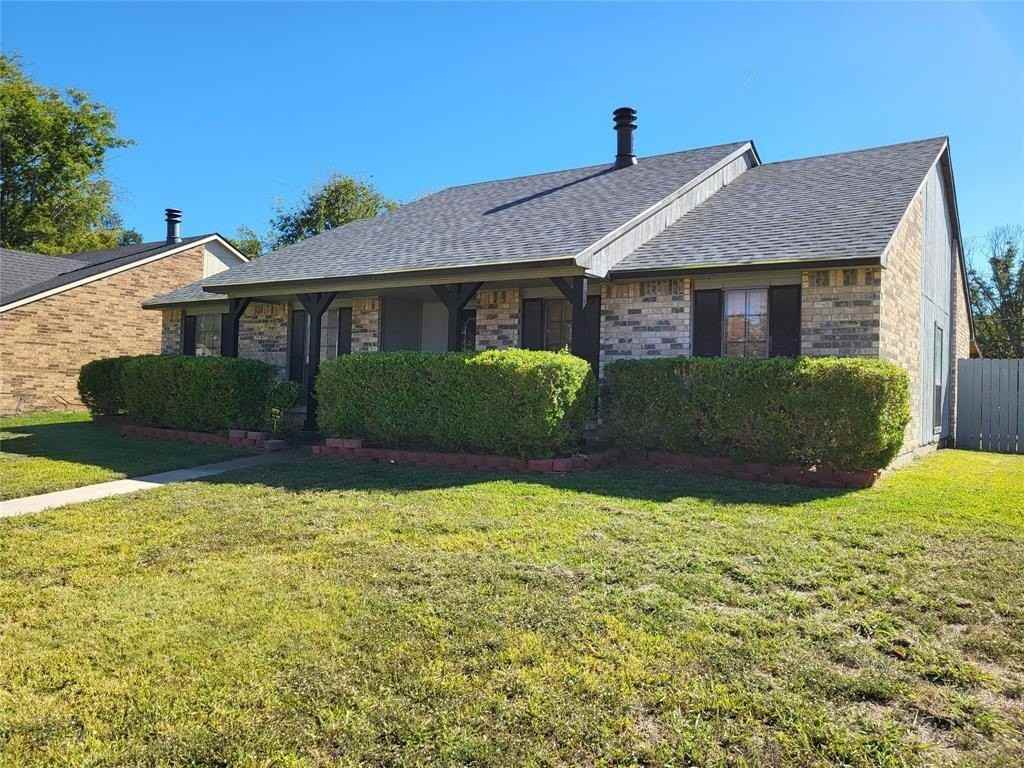 2922 Centennial Dr - Photo 3 of 32