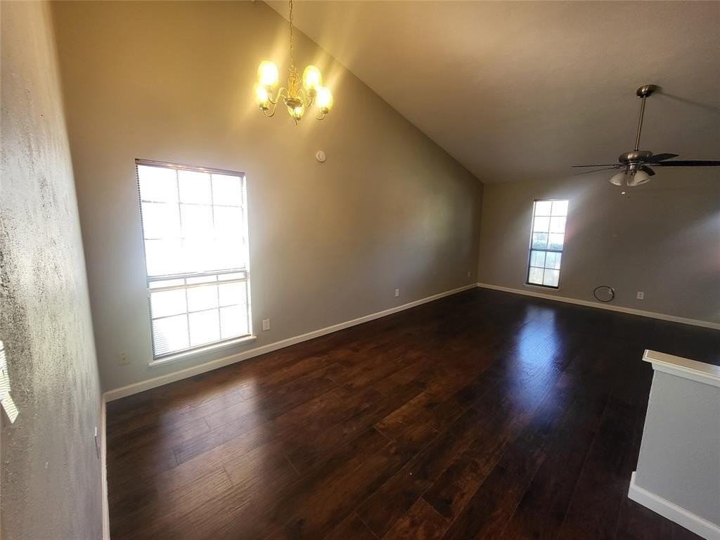 2922 Centennial Dr - Photo 5 of 32