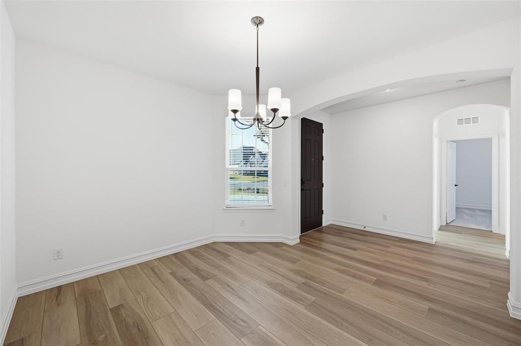 765 Brozegold Ave - Photo 5 of 33