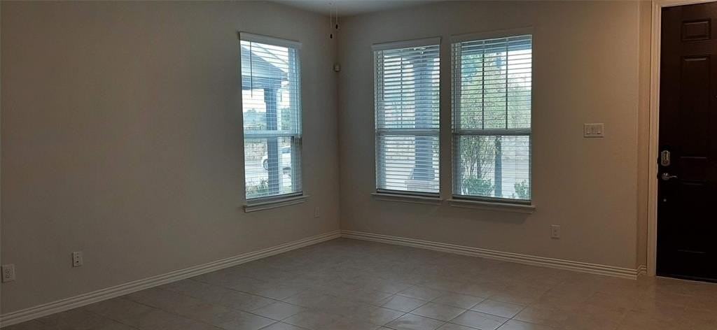 325 Kennewick Dr - Photo 4 of 27