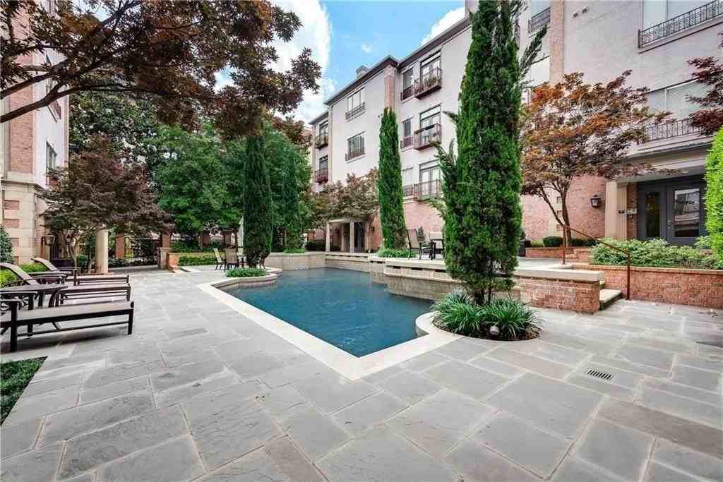 2885 Woodside St #303