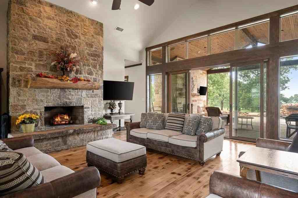 248 Howard Rd - Photo 4 of 39