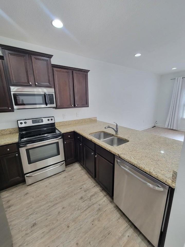 8825 Little Cormorant Ln - Photo 6 of 17