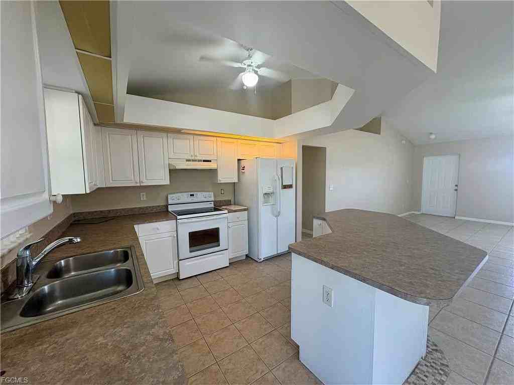 4411 Sw 9th Ave - Photo 3 of 8