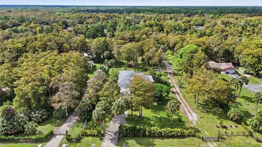 391 8th St Se - Photo 2 of 8