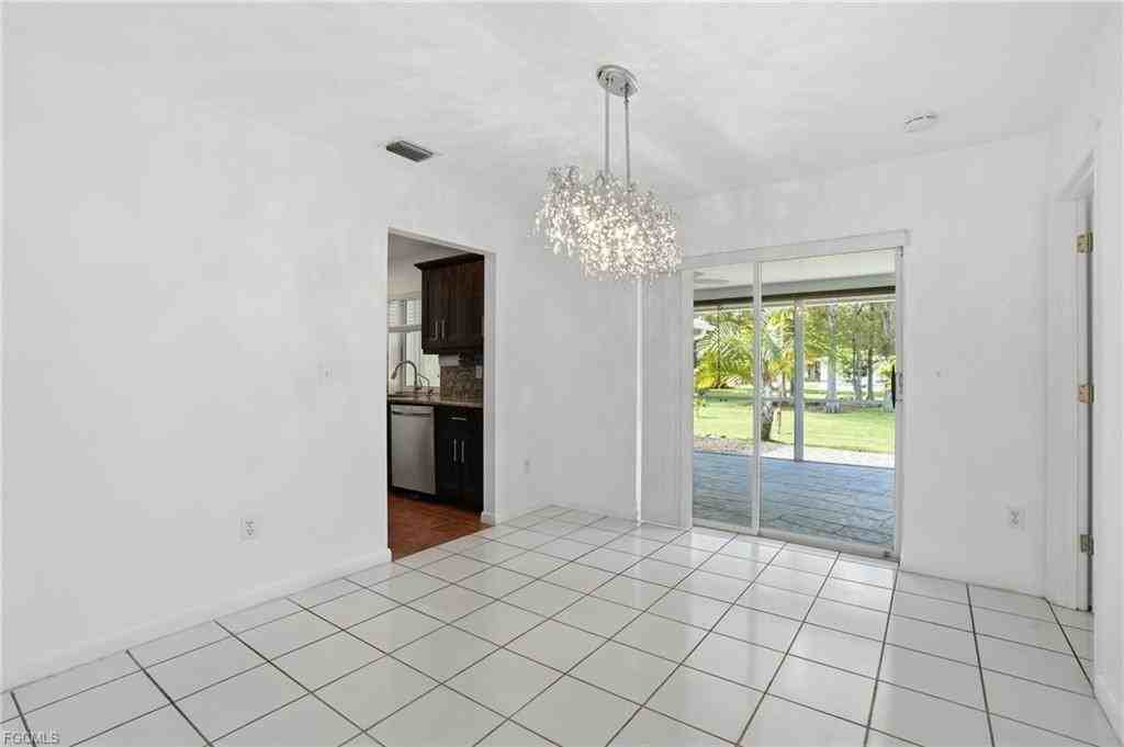 391 8th St Se - Photo 7 of 8