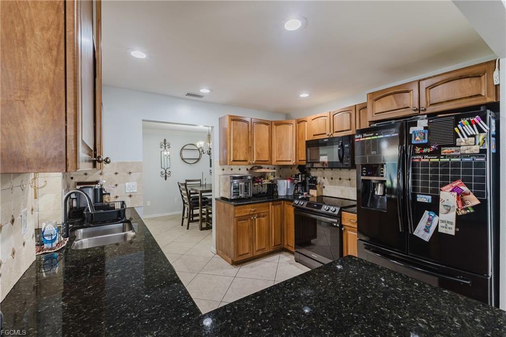 2103 Se 8th Ave - Photo 2 of 8