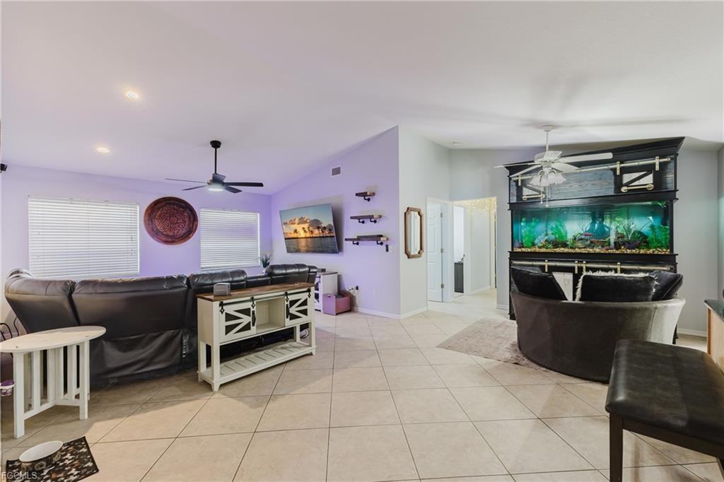 2103 Se 8th Ave - Photo 4 of 8