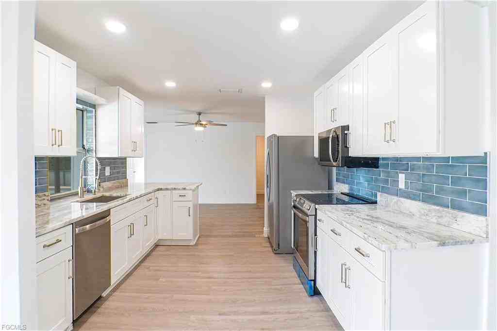 911 Se 19th St - Photo 4 of 8