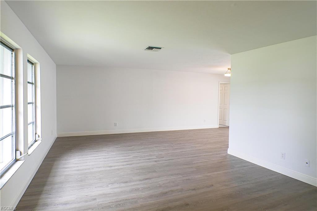 911 Se 19th St - Photo 7 of 8