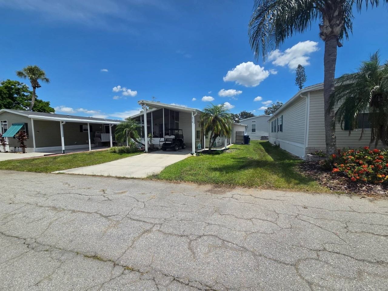 215 Rotterdam Ave - Photo 7 of 42