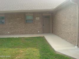 featured image of 2719 Neosho Heights Cir