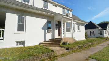 featured image of 817 W 5th St Apt 2 #2