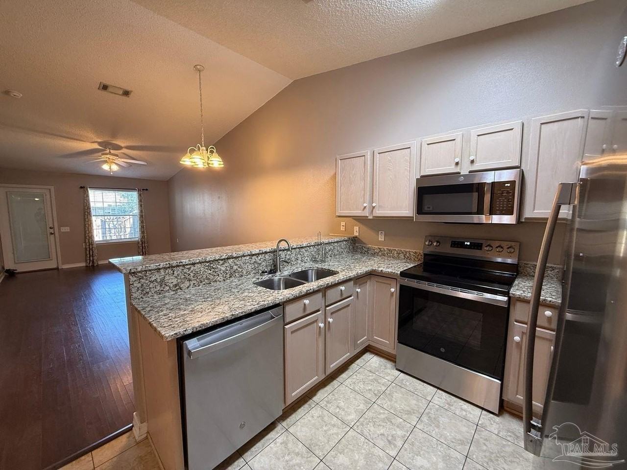 2511 Trailwood Dr - Photo 3 of 18