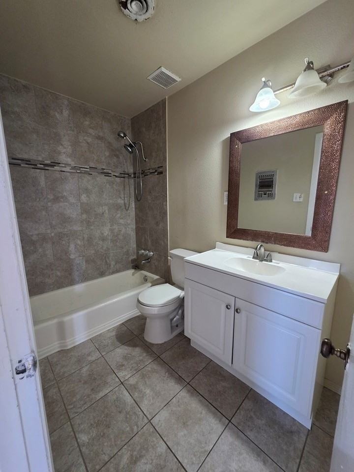 200 N Powell St - Photo 3 of 6