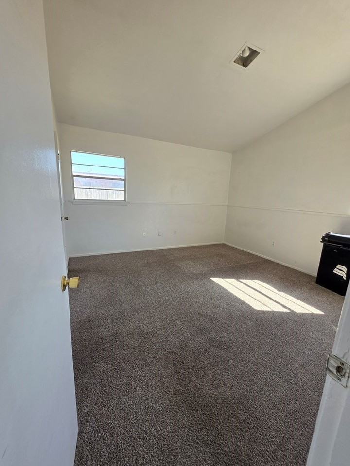 200 N Powell St - Photo 5 of 6