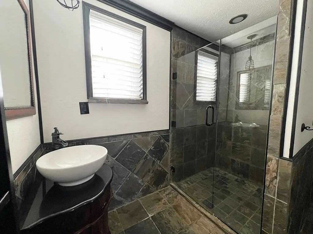 729 West Dormard Avenue - Photo 6 of 14