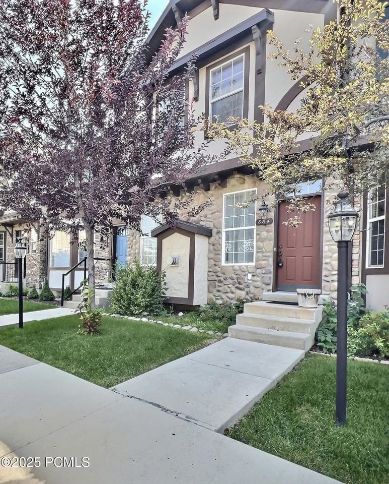 884 E Hamlet Cir S - Photo 2 of 22