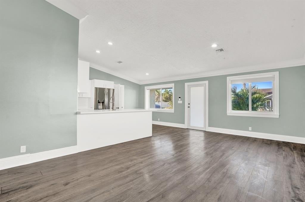 10548 Boca Entrada Blvd - Photo 5 of 26