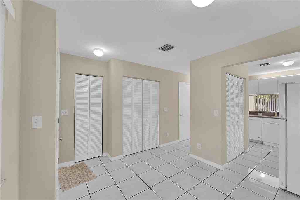 9088 Nw 40th St - Photo 4 of 29