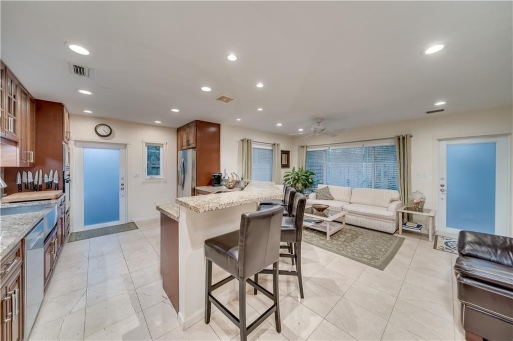 1728 Northeast 16th Avenue - Photo 5 of 28