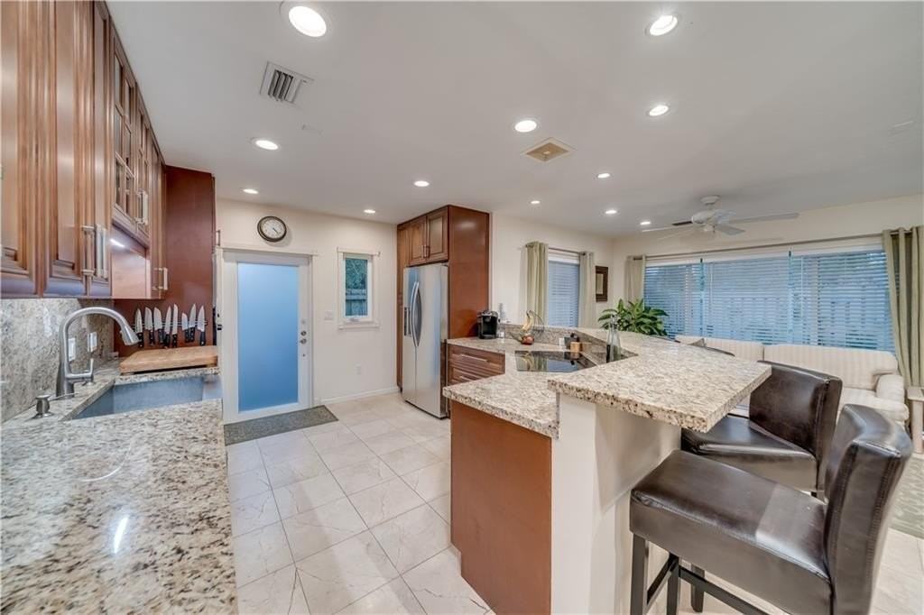 1728 Northeast 16th Avenue - Photo 6 of 28