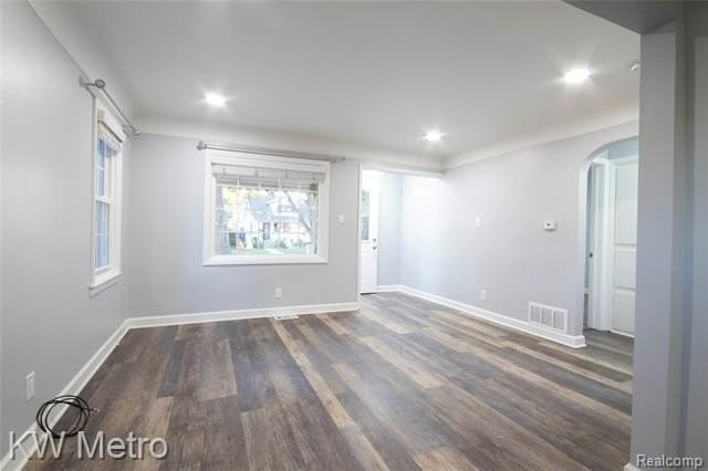 22101 Ridgeway St - Photo 2 of 17