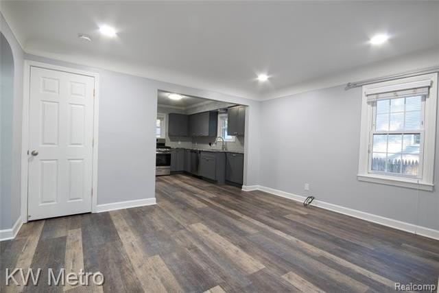 22101 Ridgeway St - Photo 3 of 17