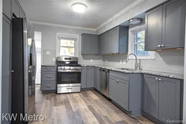 22101 Ridgeway St - Photo 4 of 17