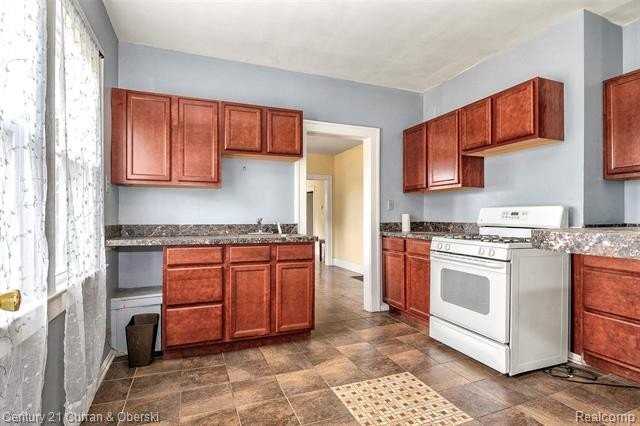 2377 Oakdale Street - Photo 3 of 17