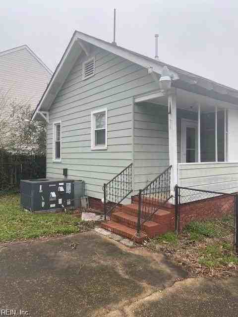 1262 West 40th Street - Photo 2 of 6