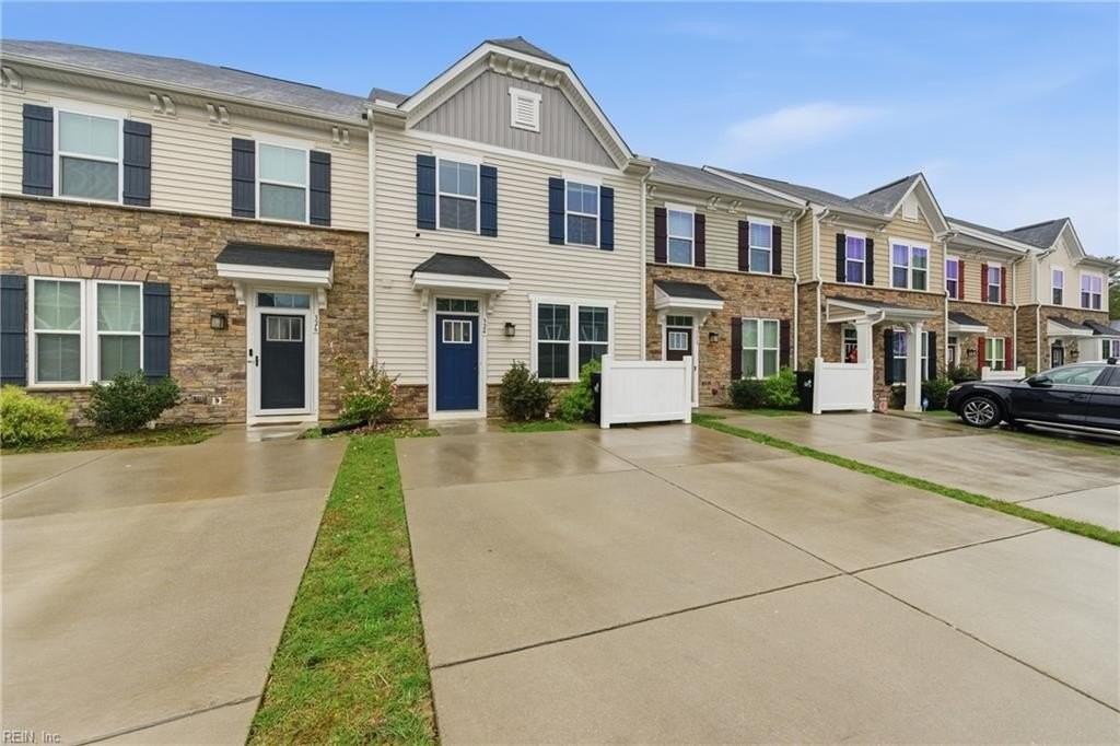 324 Capeside Ct - Photo 2 of 28