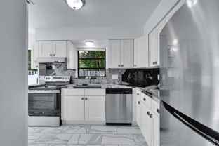 498 Ne 42nd St - Photo 1 of 1