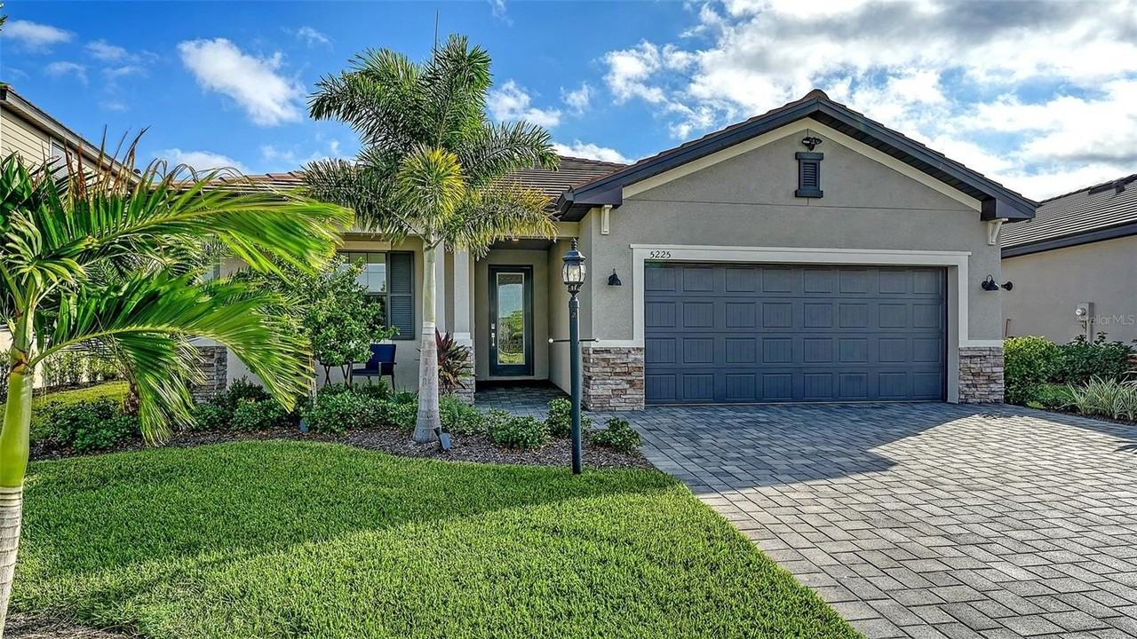 5225 Blue Crush St - Photo 3 of 50