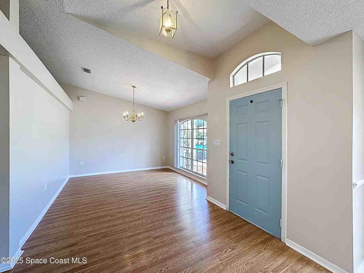 7370 Joshua Pl - Photo 3 of 21