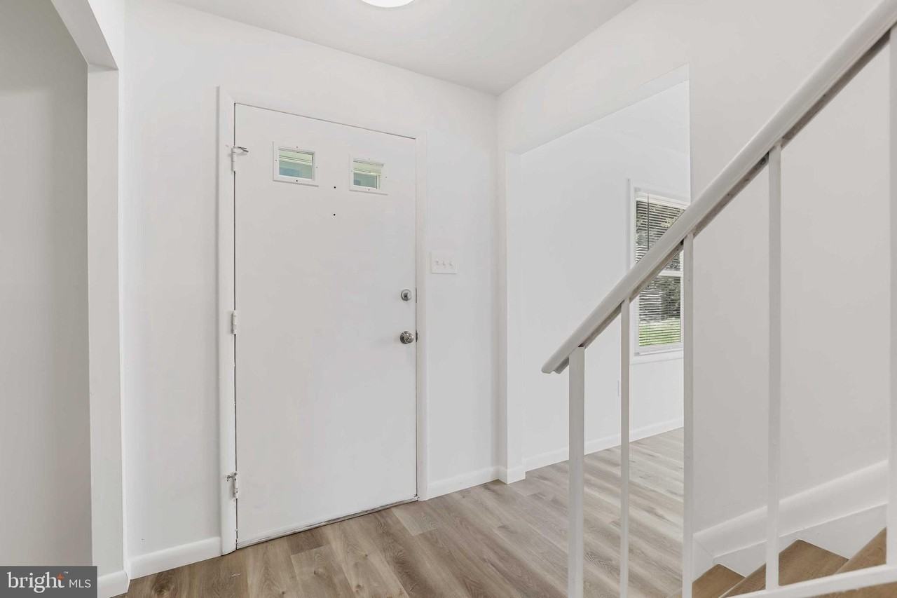 1634 Mount Airy Ct - Photo 4 of 40