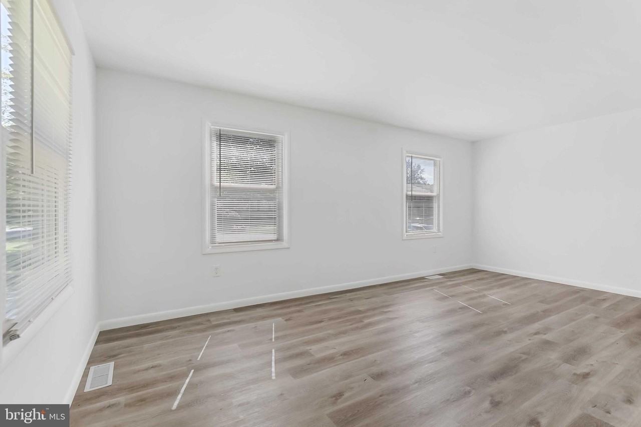 1634 Mount Airy Ct - Photo 5 of 40