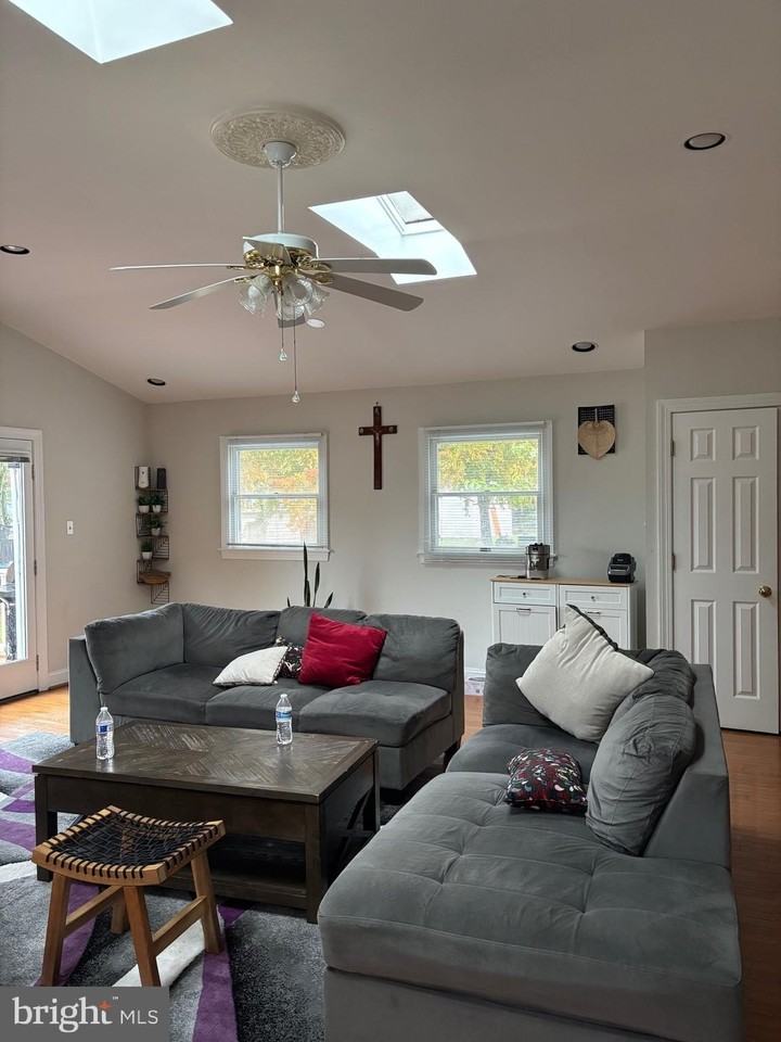 14204 London Lane - Photo 7 of 17