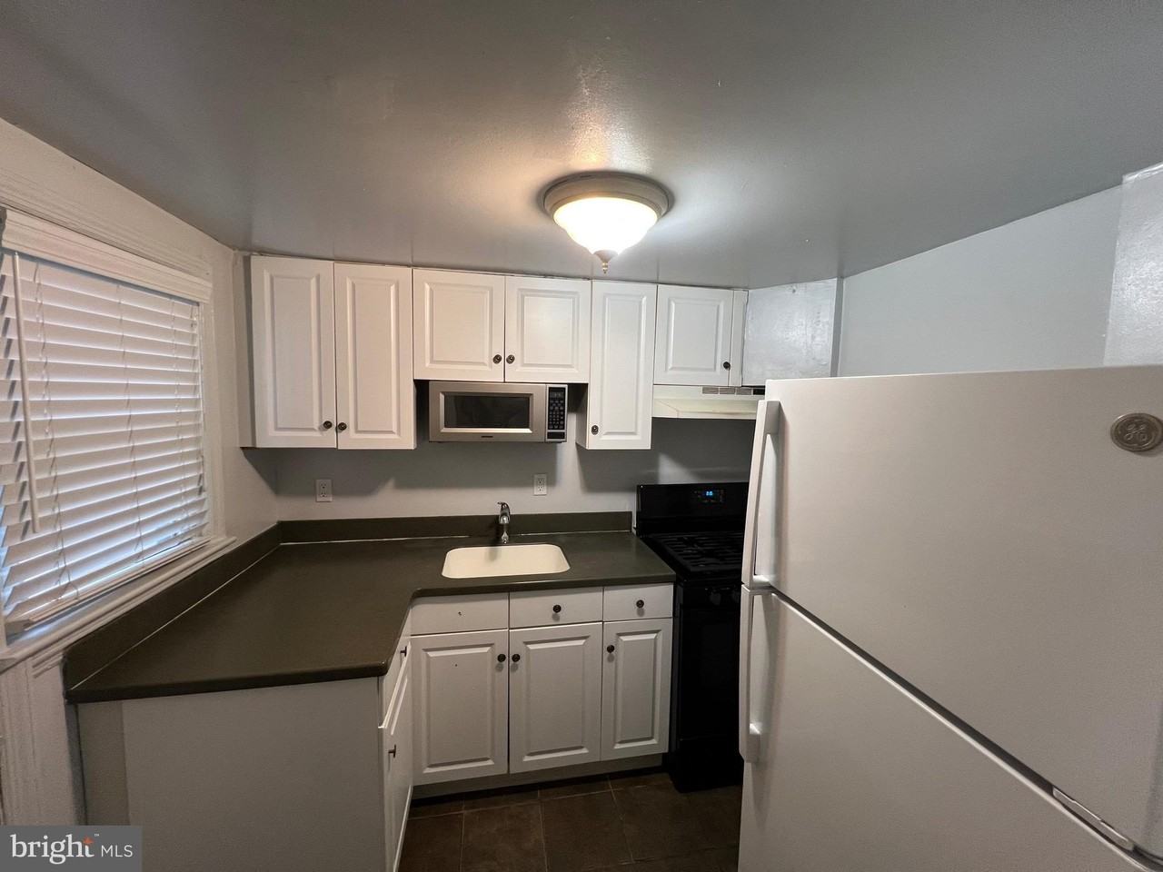 2581 Iverson Street - Photo 4 of 13