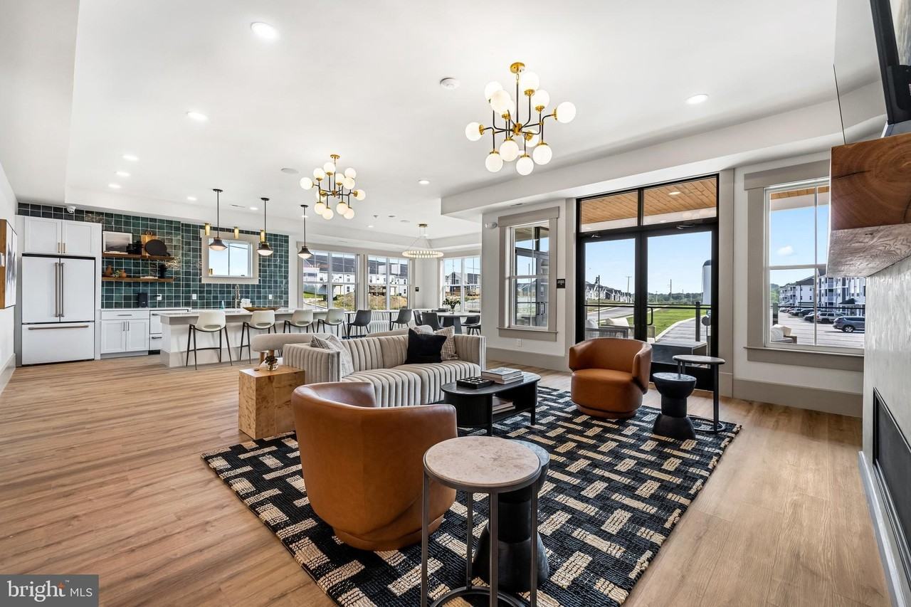 1001 Admiral Lane #9 - Photo 2 of 36