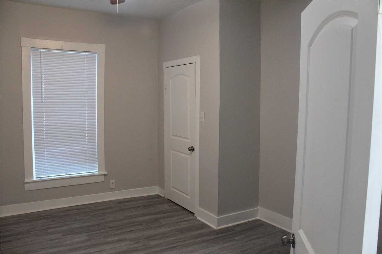 4125 Avenue M - Photo 6 of 19