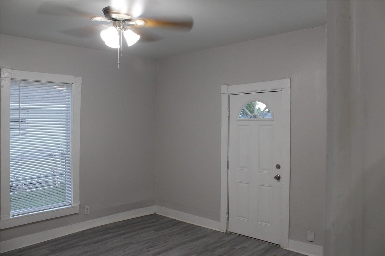 4125 Avenue M - Photo 7 of 19