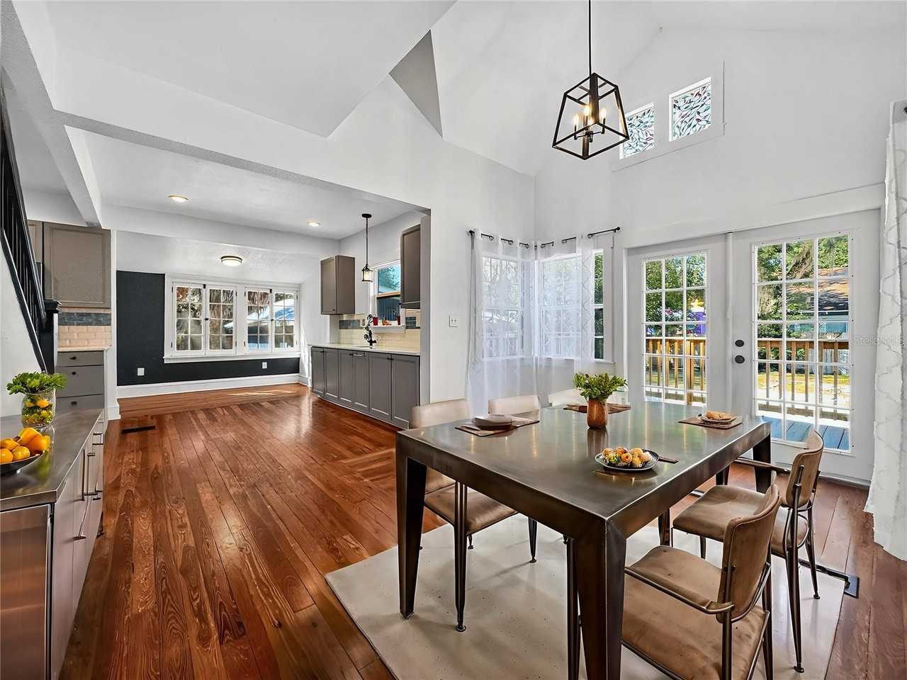 1016 Washington Ave - Photo 5 of 50