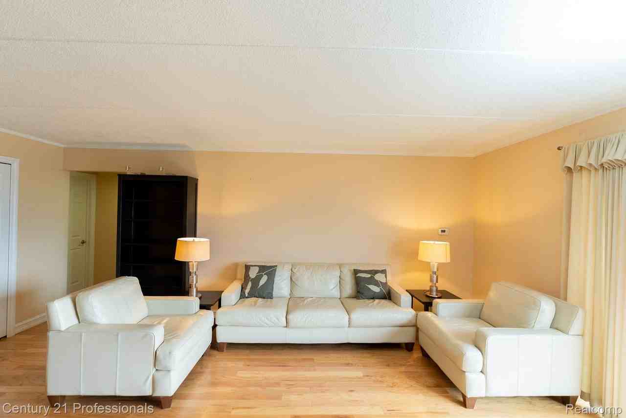 35300 Woodward Avenue - Photo 3 of 33