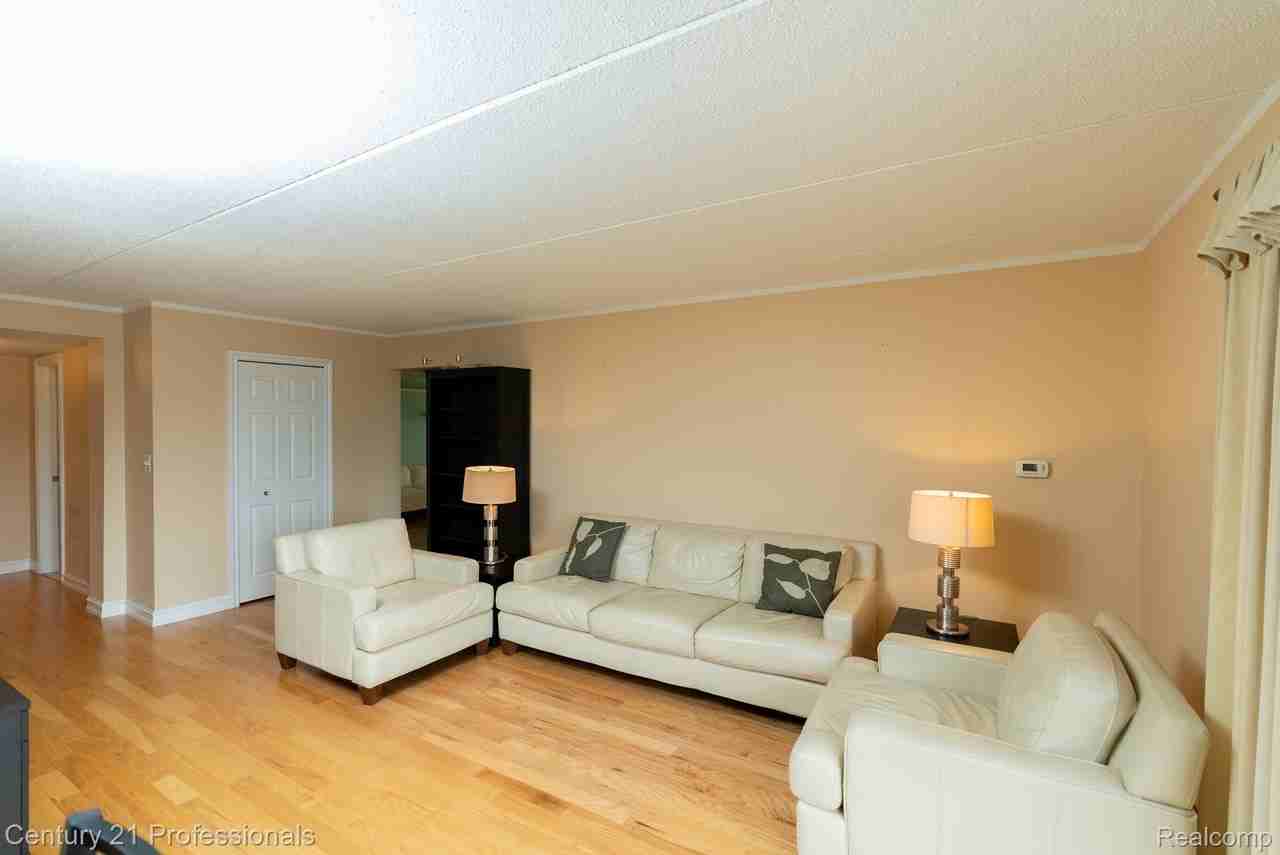 35300 Woodward Avenue - Photo 4 of 33